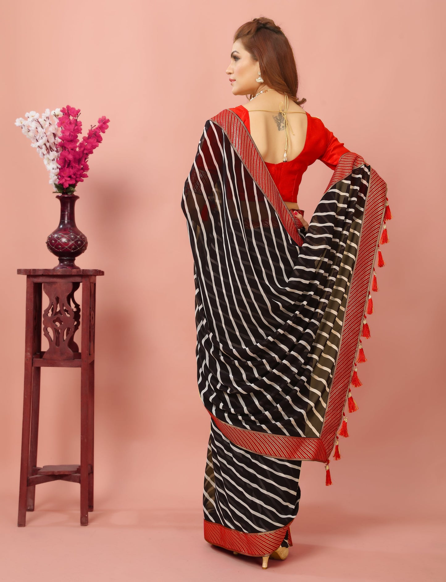 Laheriya Patterned Digital Printed New Trend Traditional Georgette Saree with Unstitched Muslin Blouse Piece