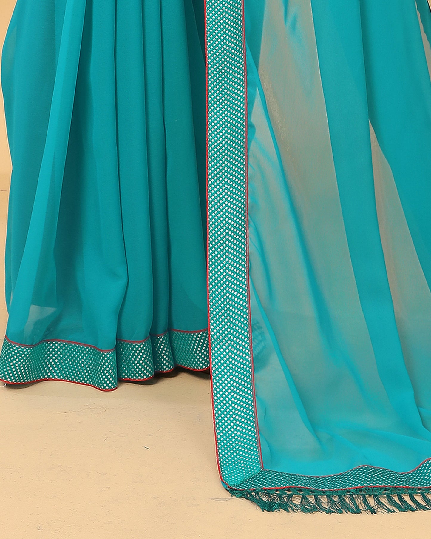 Beautiful Lace Bordered Fashioned New Trending Georgette Saree with Blouse Piece