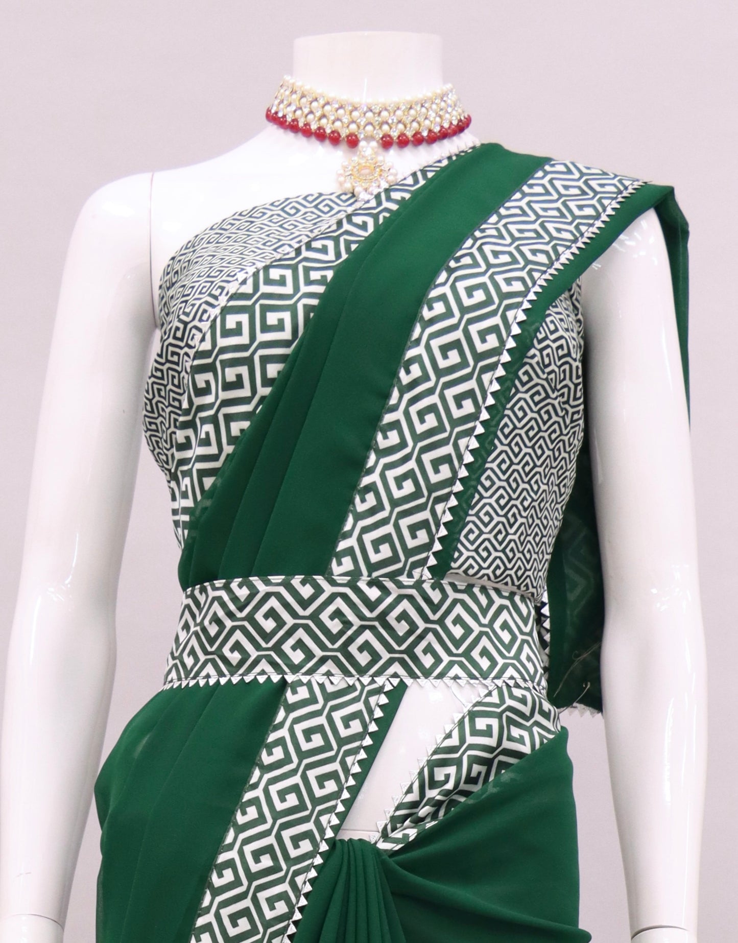 Modern Stylish Digital Printed Lace Border Saree with Printed Blouse piece