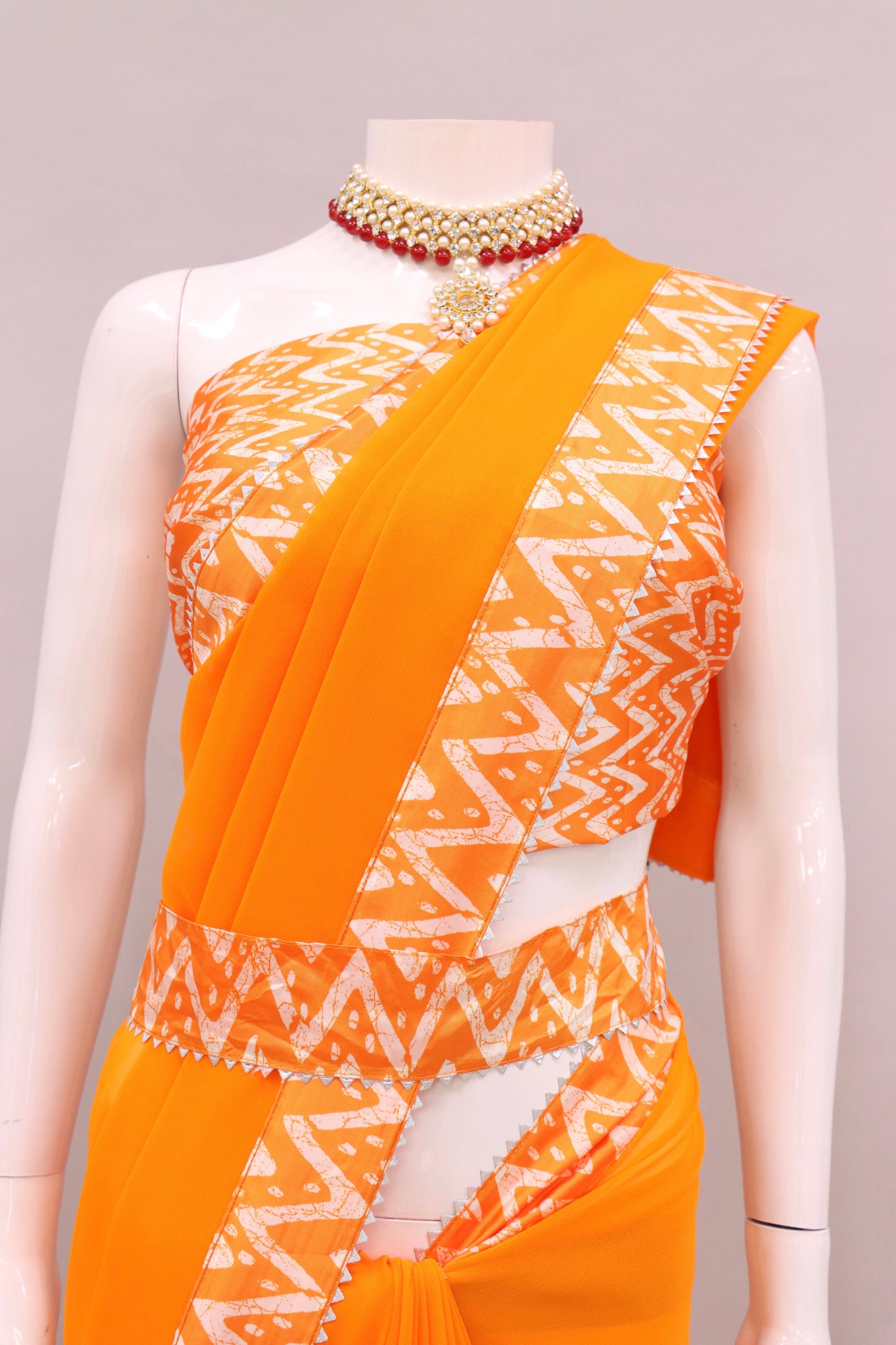 Modern Stylish Digital Printed Lace Border Saree with Printed Blouse piece