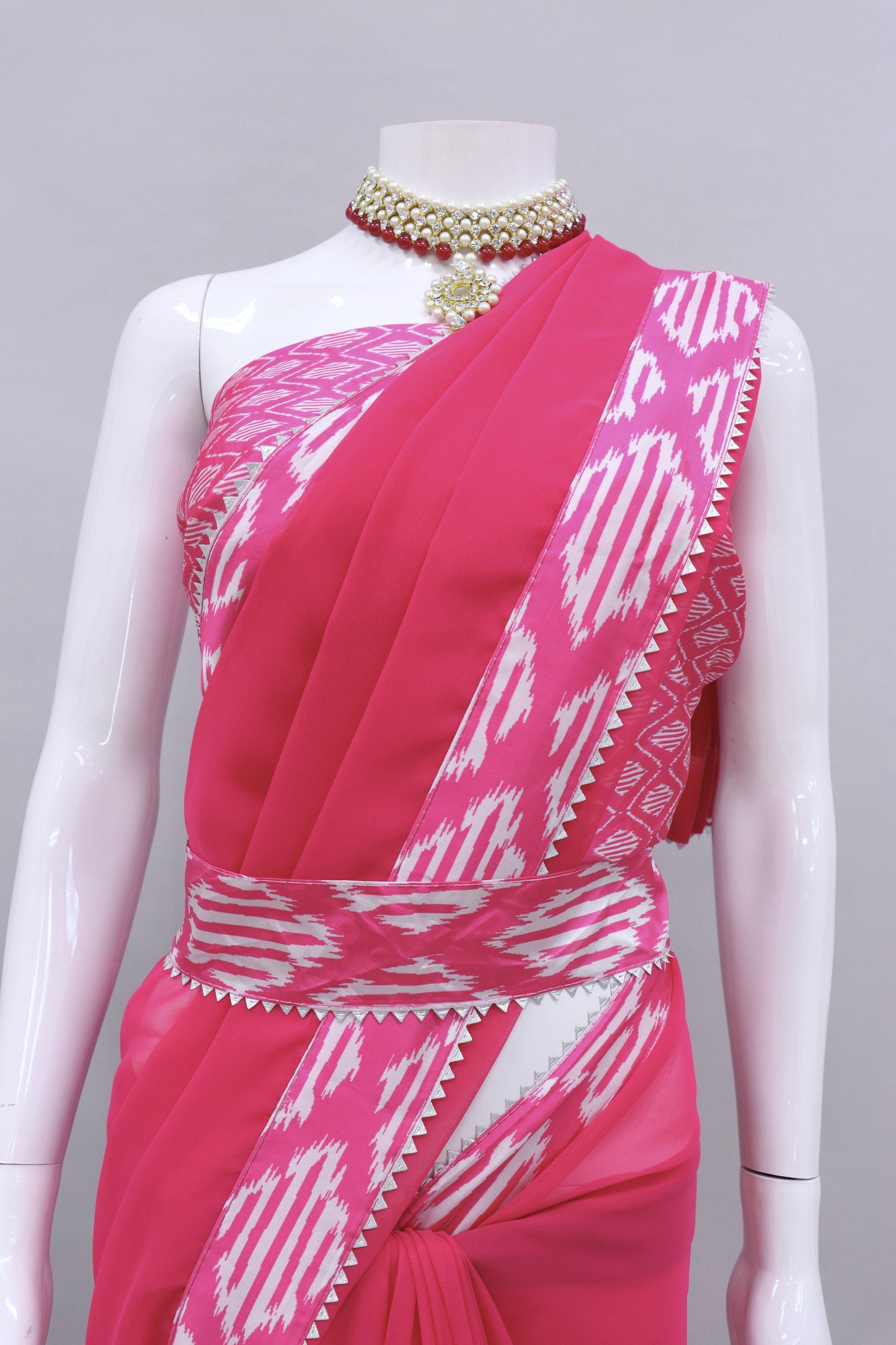 Modern Stylish Digital Printed Lace Border Saree with Printed Blouse piece