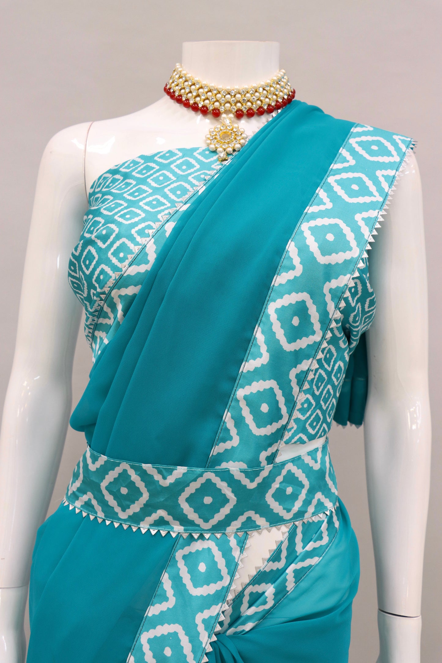 Modern Stylish Digital Printed Lace Border Saree with Printed Blouse piece