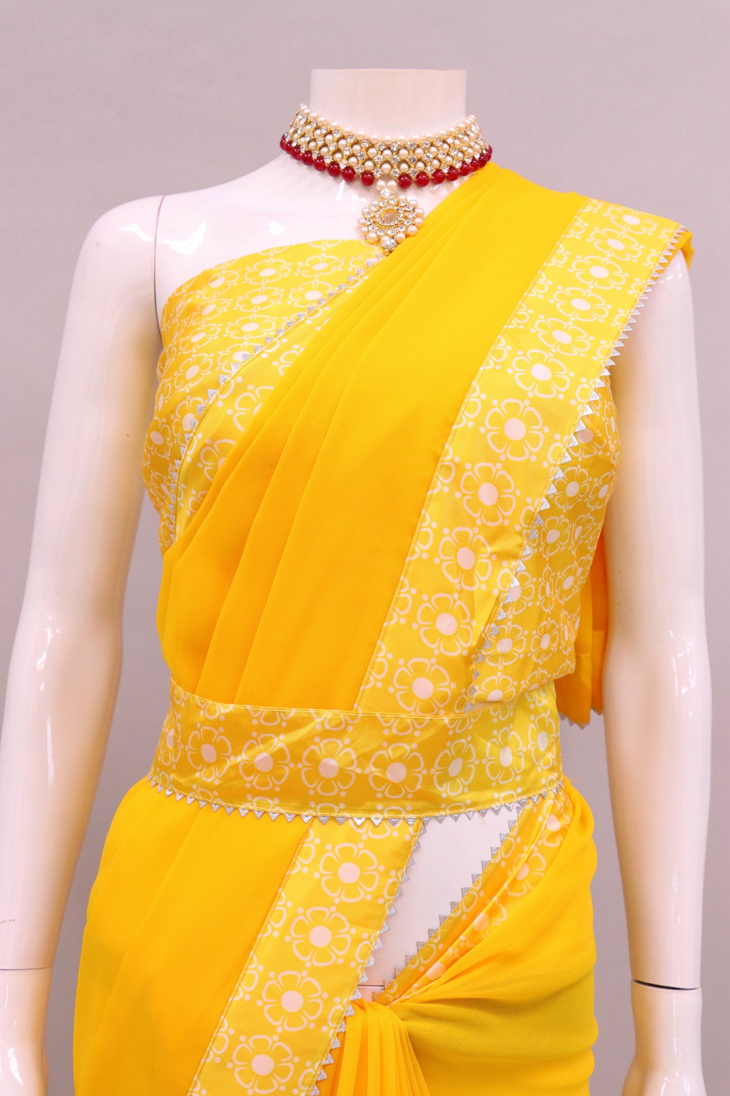 Modern Stylish Digital Printed Lace Border Saree with Printed Blouse piece