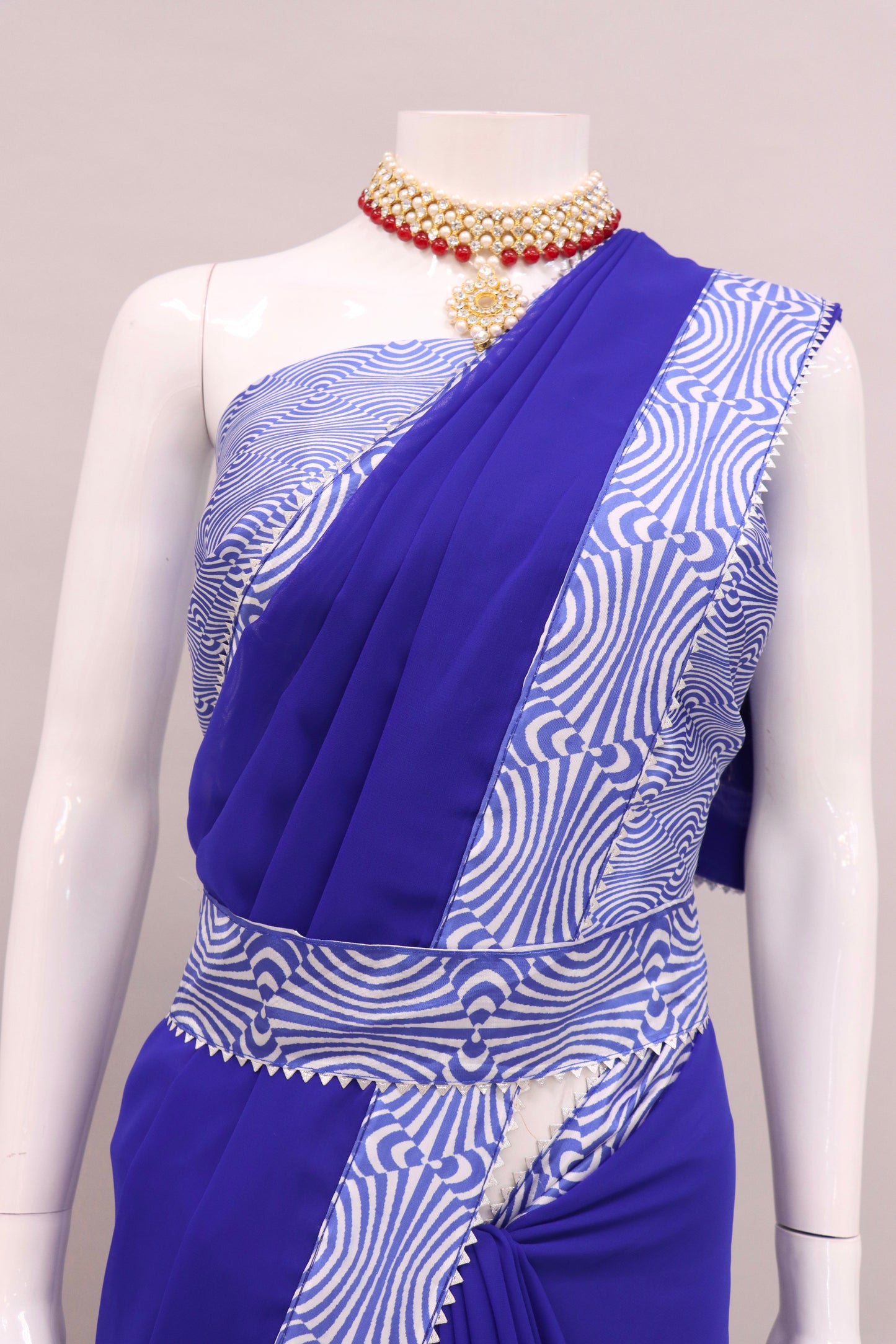 Modern Stylish Digital Printed Lace Border Saree with Printed Blouse piece