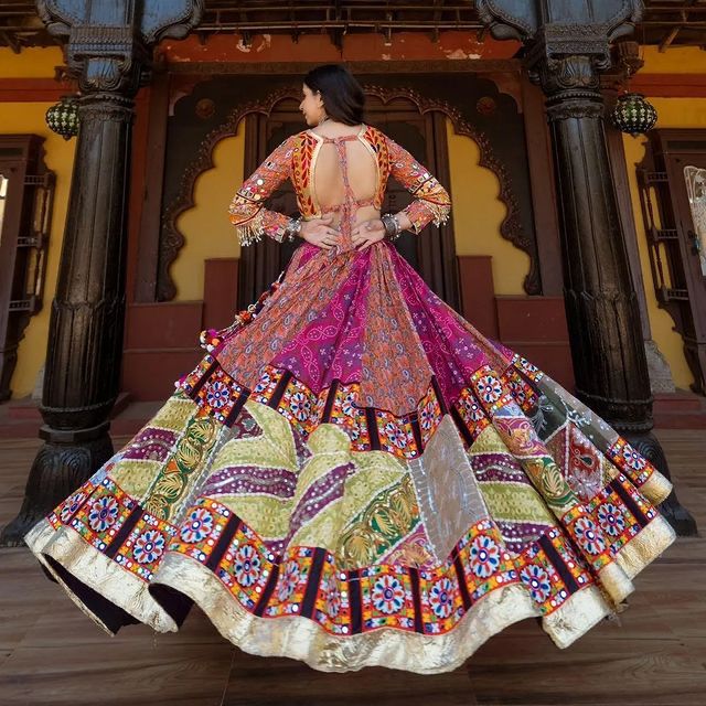 Cloths Collections Unveils: A Fashion Fairytale with the Digital Printed Lehenga Choli ✨