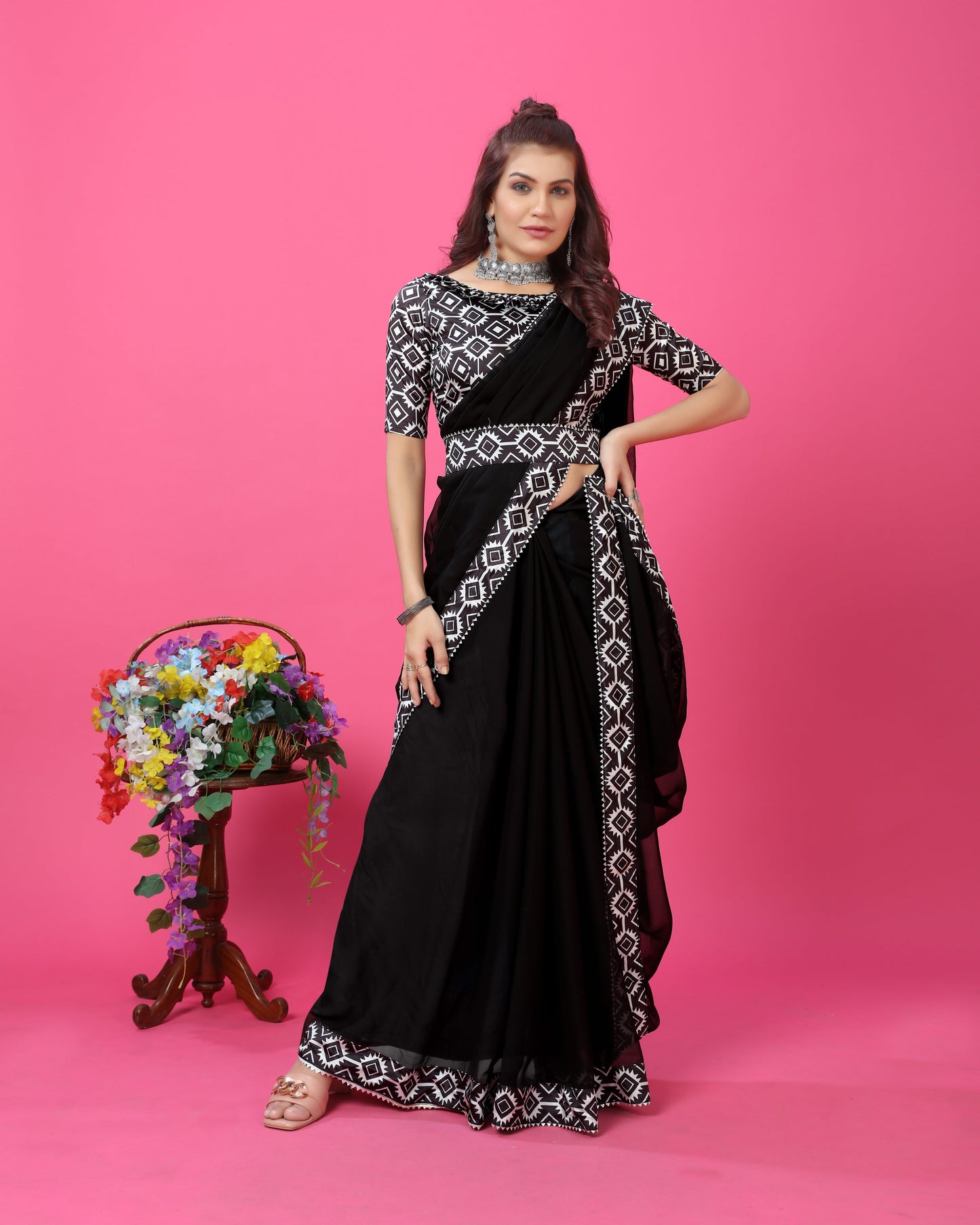 Modern Stylish Digital Printed Lace Border Saree with Printed Blouse piece